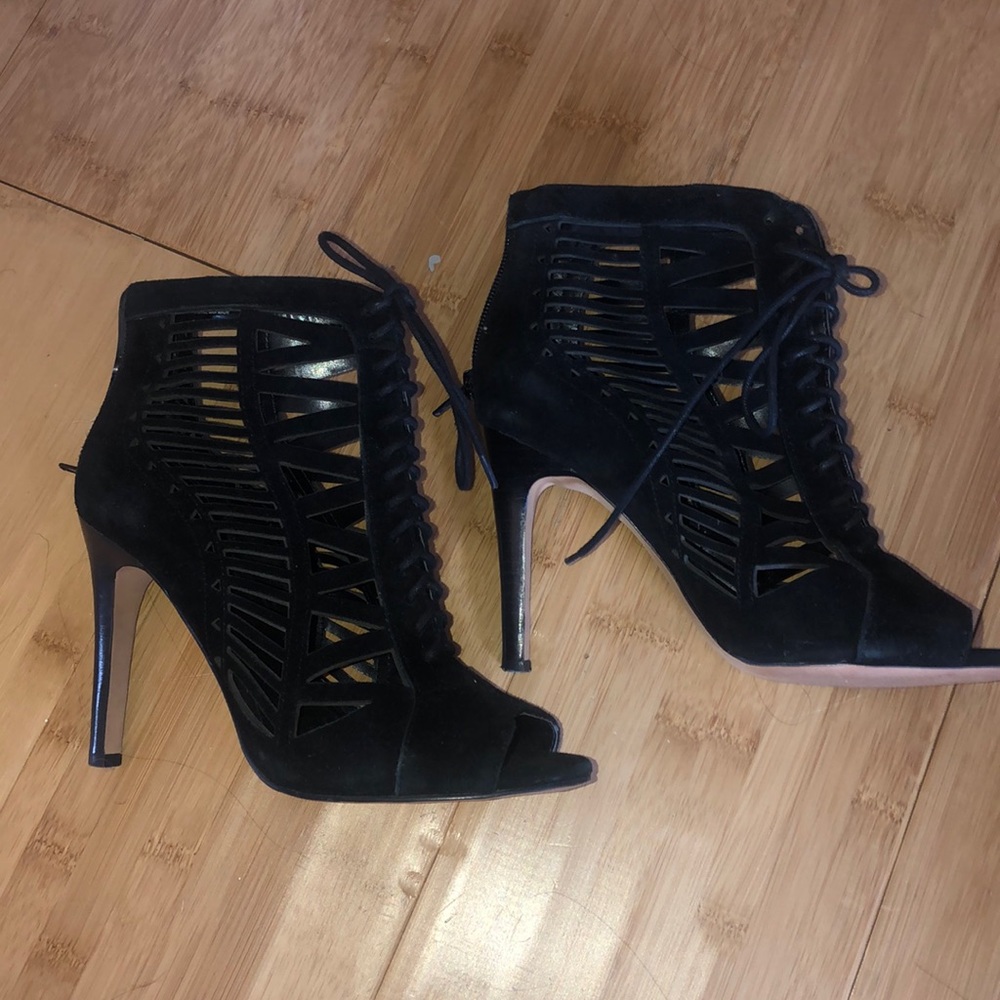 Black heels! - Picture 1 of 1